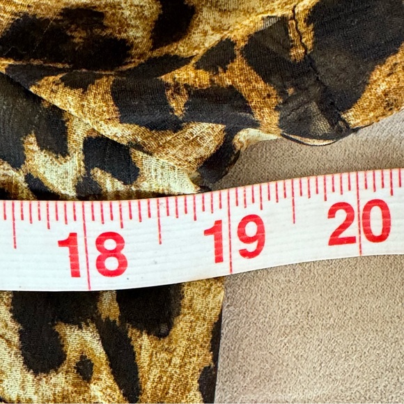 KUT FROM THE KLOTH. Animal Print, Sheer top. Embellishing on front hem. … - Picture 12 of 12